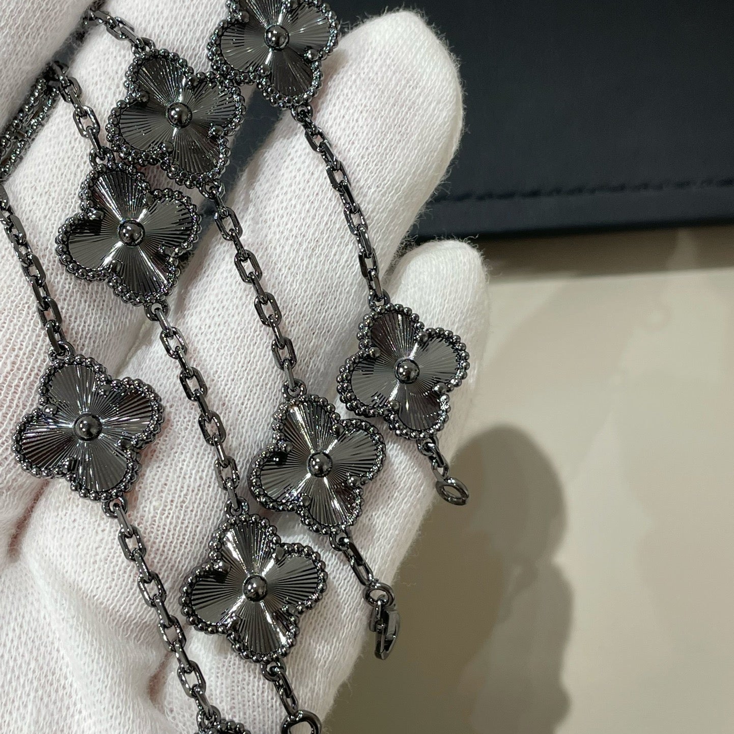 [Lumi Jewelry]CLOVER 5 MOTIF BLACK BRACELET