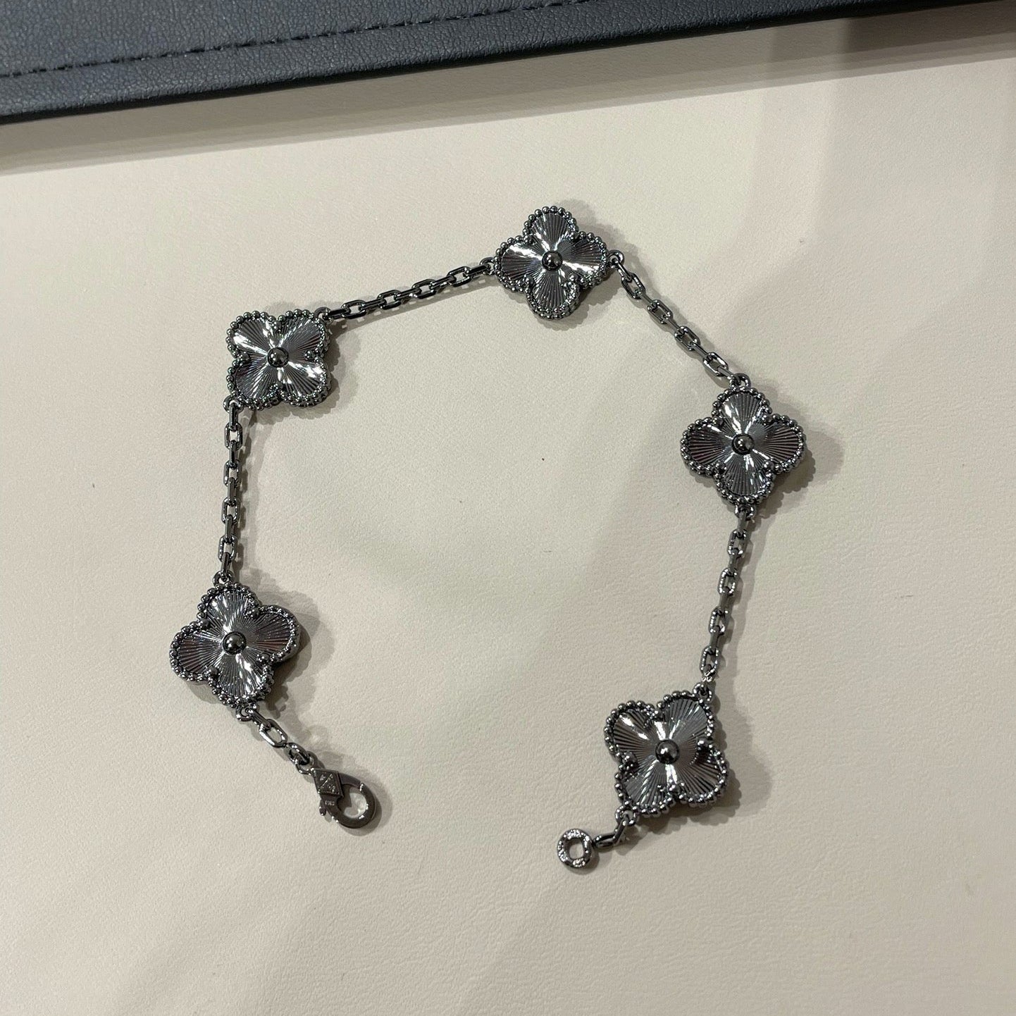 [Lumi Jewelry]CLOVER 5 MOTIF BLACK BRACELET