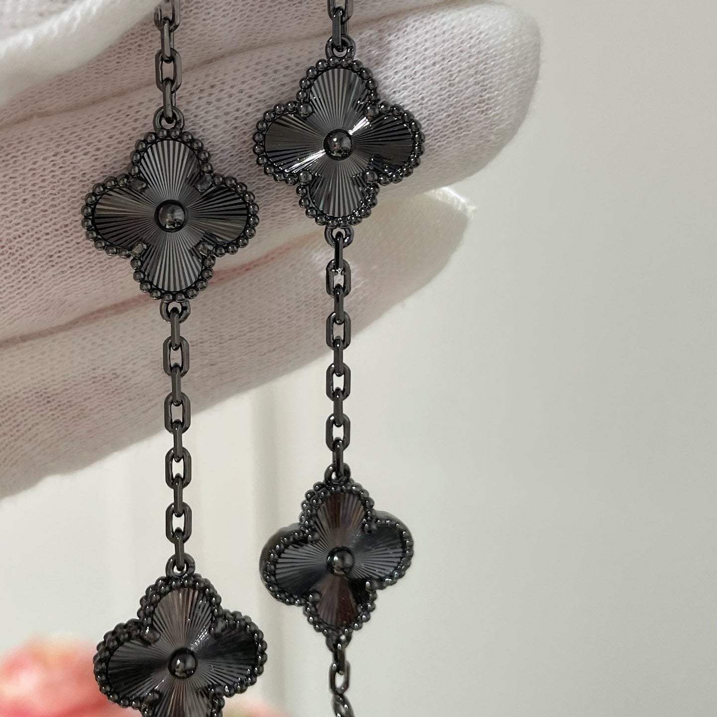 [Lumi Jewelry]CLOVER 5 MOTIF BLACK BRACELET