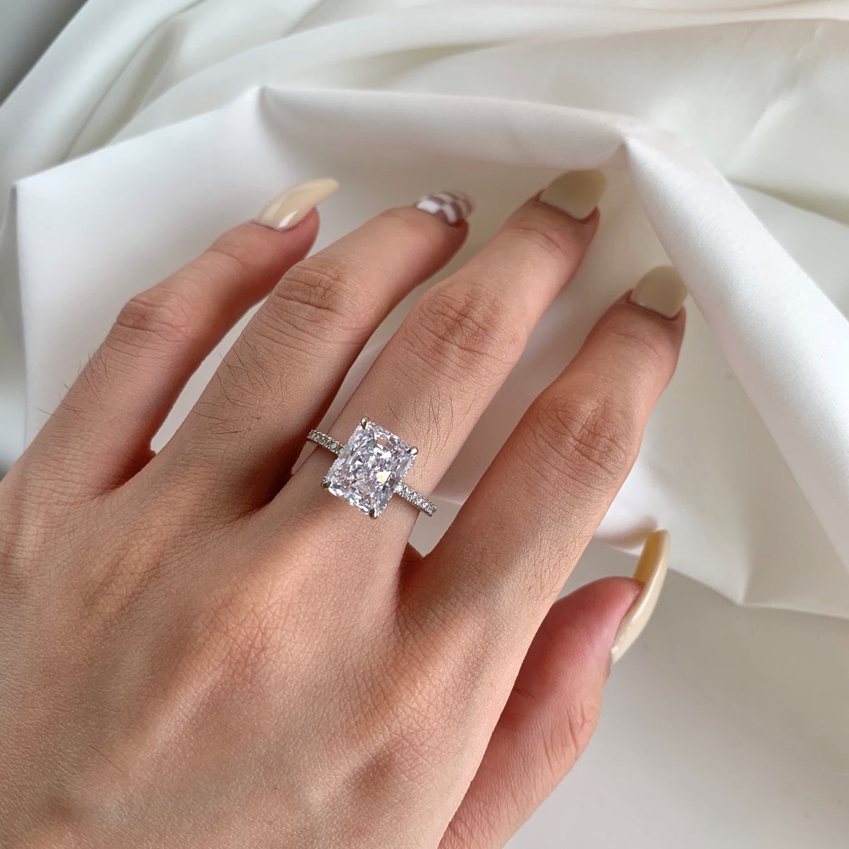 [Lumi Jewelry]4.0 Carat Luxurious Engagement Ring