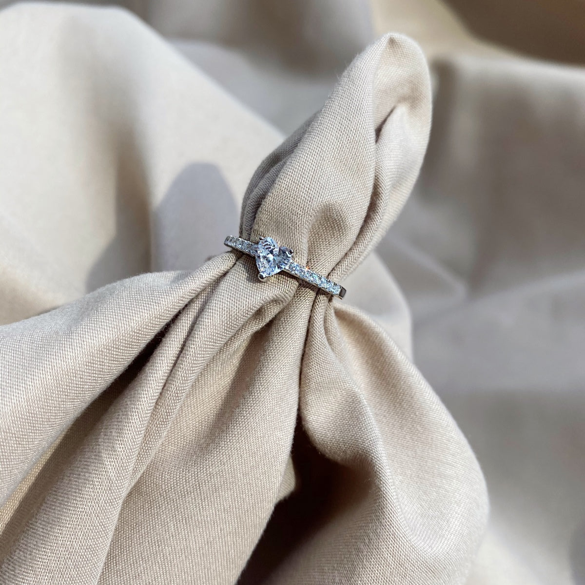 [Lumi Jewelry]0.5 Carat CaratEternity Charming Heart Shape Lover Ring