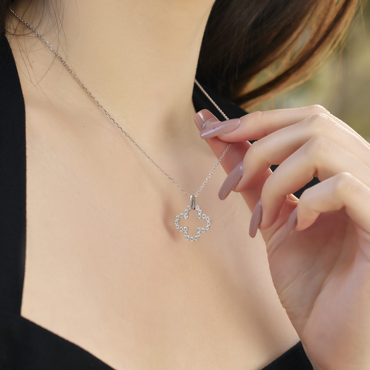 [Lumi Jewelry]Four-Leaf Clover Hollow Design Exquisite Necklace