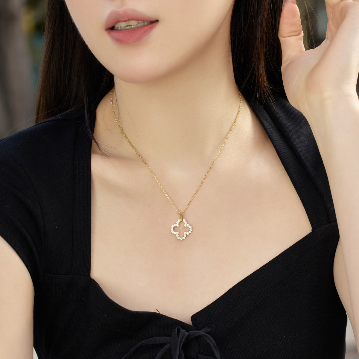[Lumi Jewelry]Four-Leaf Clover Hollow Design Exquisite Necklace