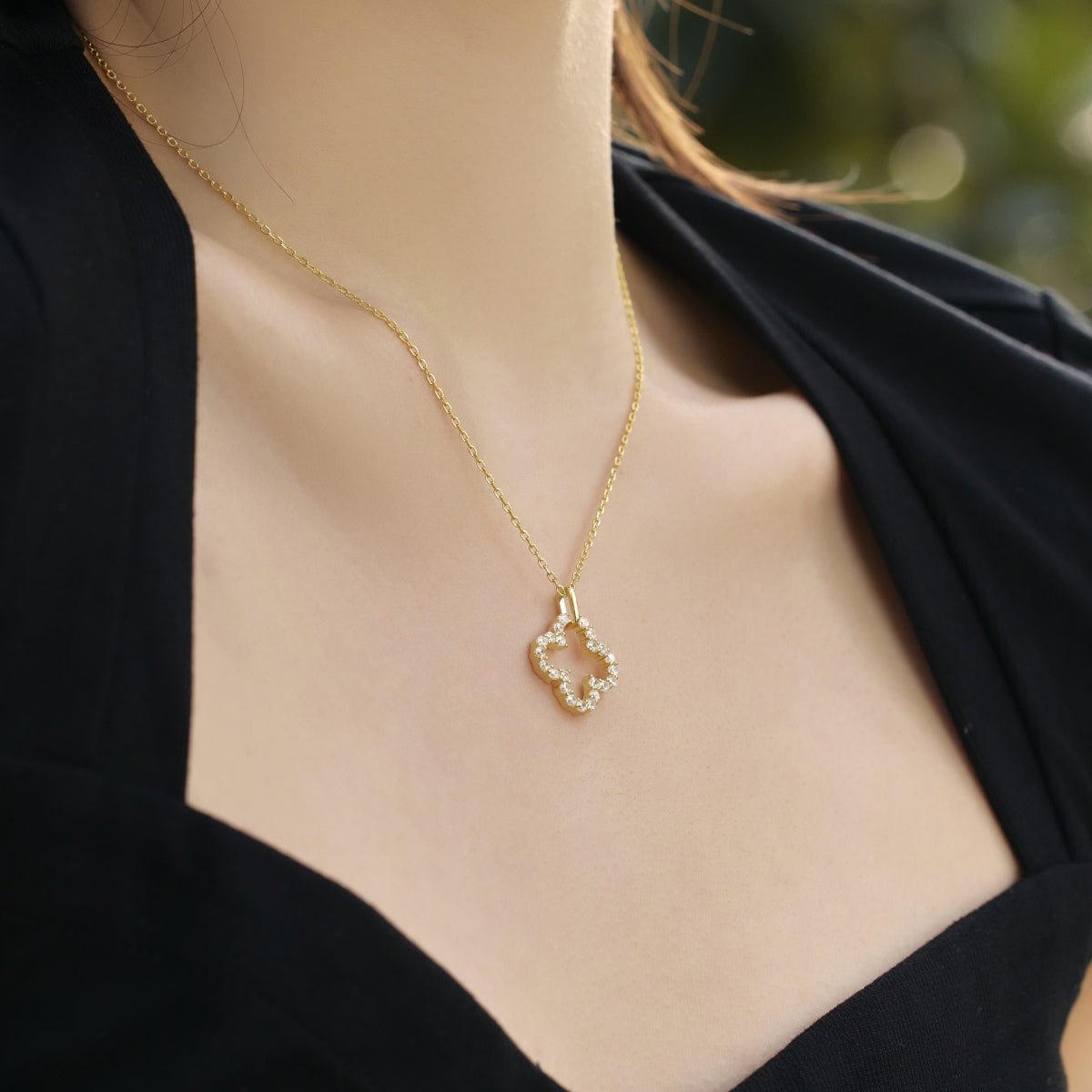 [Lumi Jewelry]Four-Leaf Clover Hollow Design Exquisite Necklace