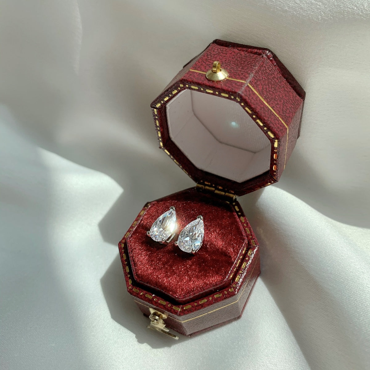 [Lumi Jewelry]Ornate Water Drop Shape Earrings