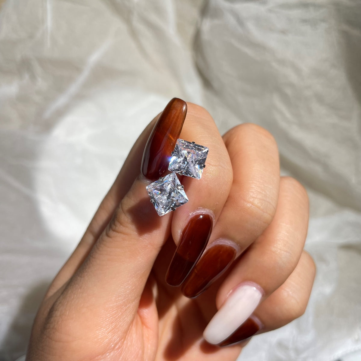 [Lumi Jewelry]Stylish Shiny Square Center Stone Stud Earrings