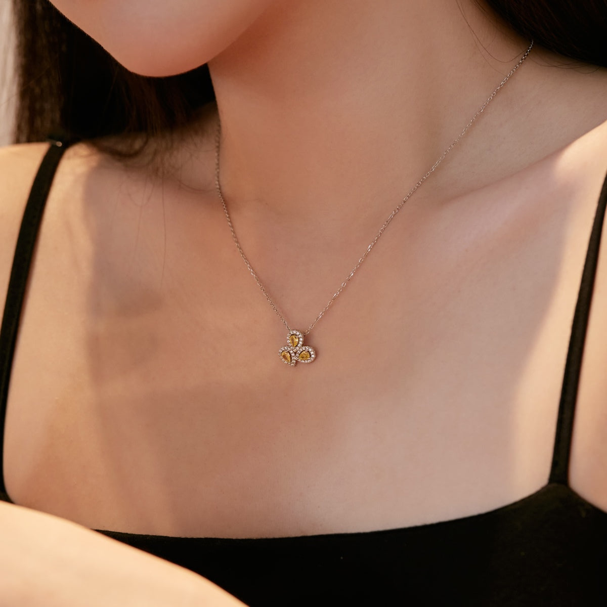 [Lumi Jewelry]Elegant Flower Shape Pear Cut Necklace