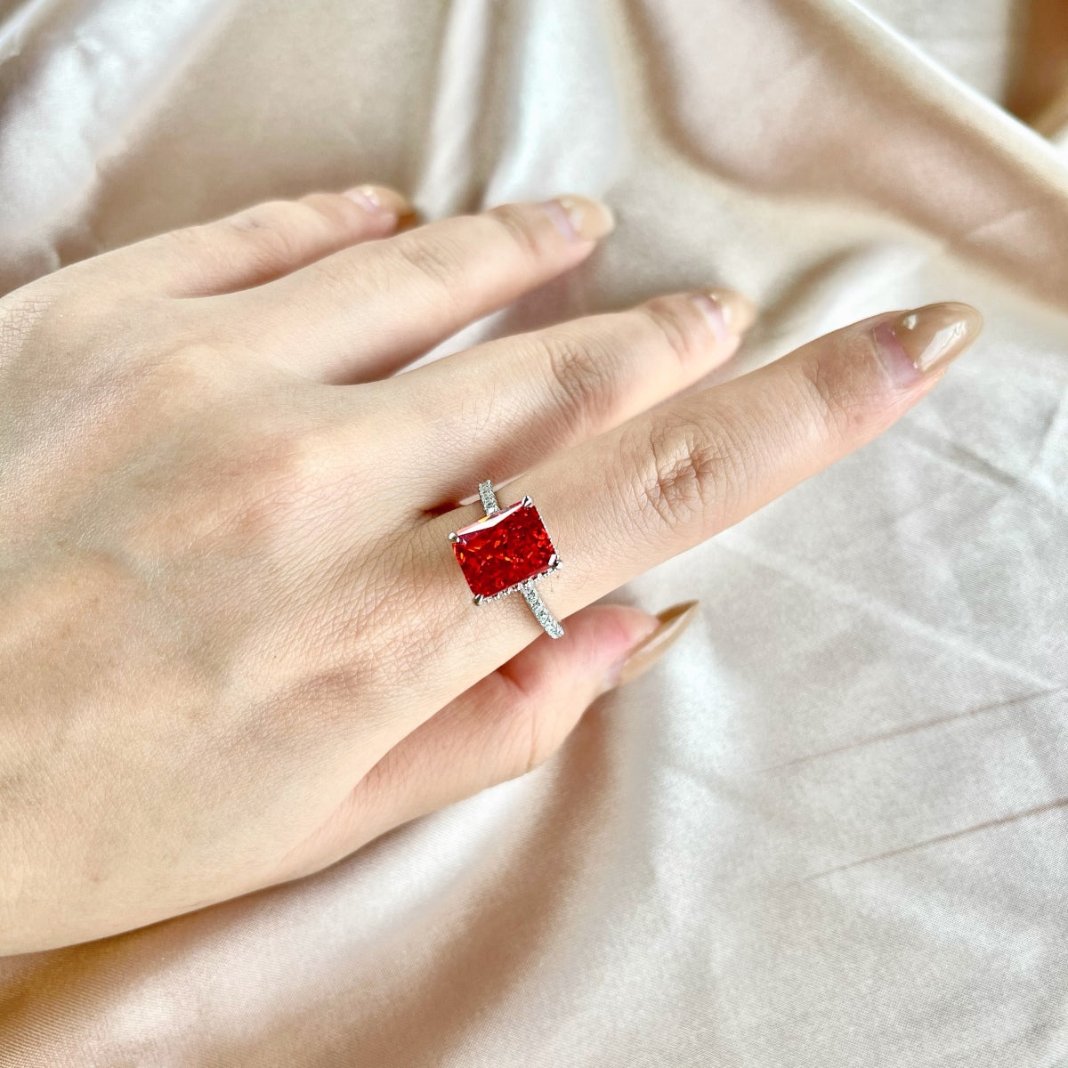[Lumi Jewelry]4.0 Carat Luxurious Engagement Ring
