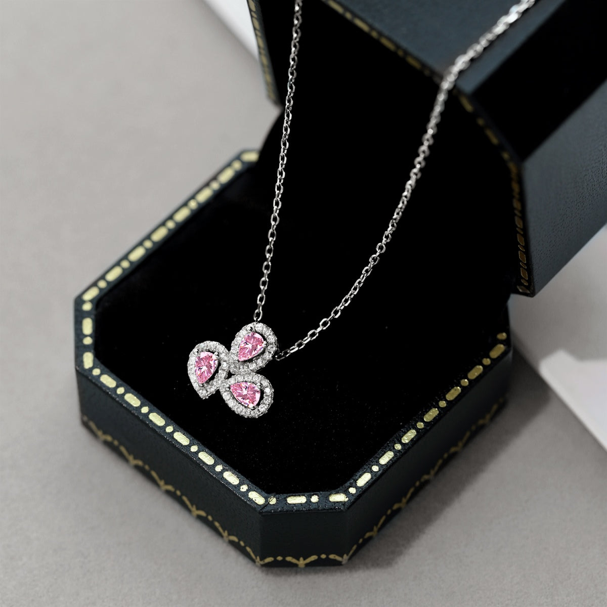 [Lumi Jewelry]Elegant Flower Shape Pear Cut Necklace