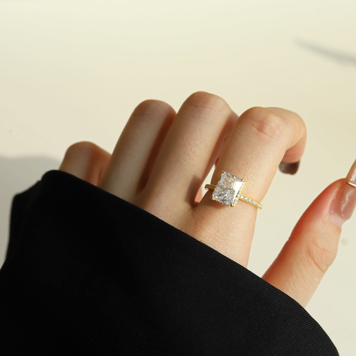 [Lumi Jewelry]4.0 Carat Luxurious Engagement Ring