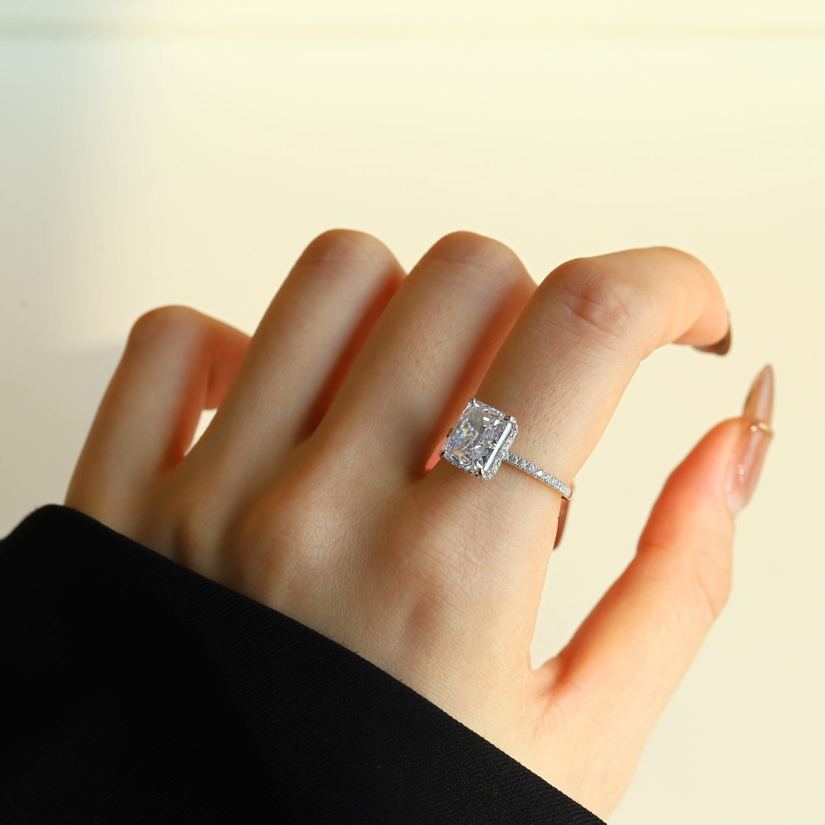 [Lumi Jewelry]4.0 Carat Luxurious Engagement Ring