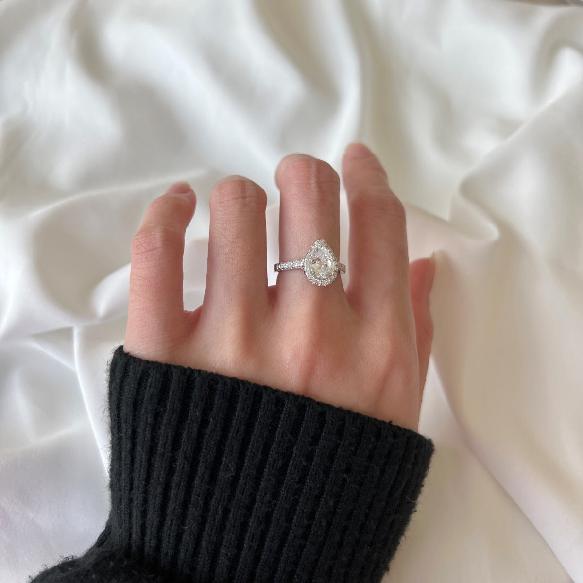 [Lumi Jewelry]1.0 Carat Luxurious Resplendent Water Drop Shape Wedding Ring