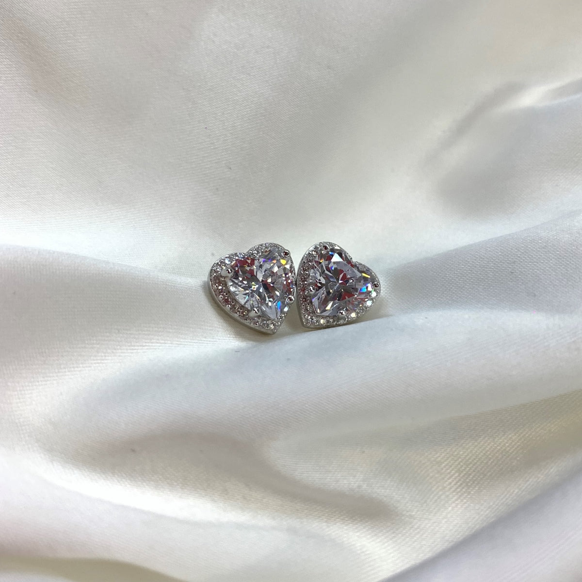 [Lumi Jewelry]Sparkling Heart Shape Lover Earrings
