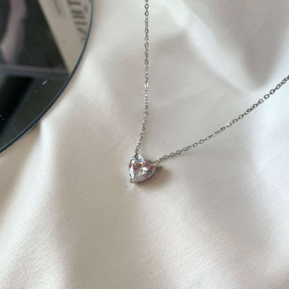 [Lumi Jewelry]Heart Shape Main Stone Pendant Collarbone Necklace