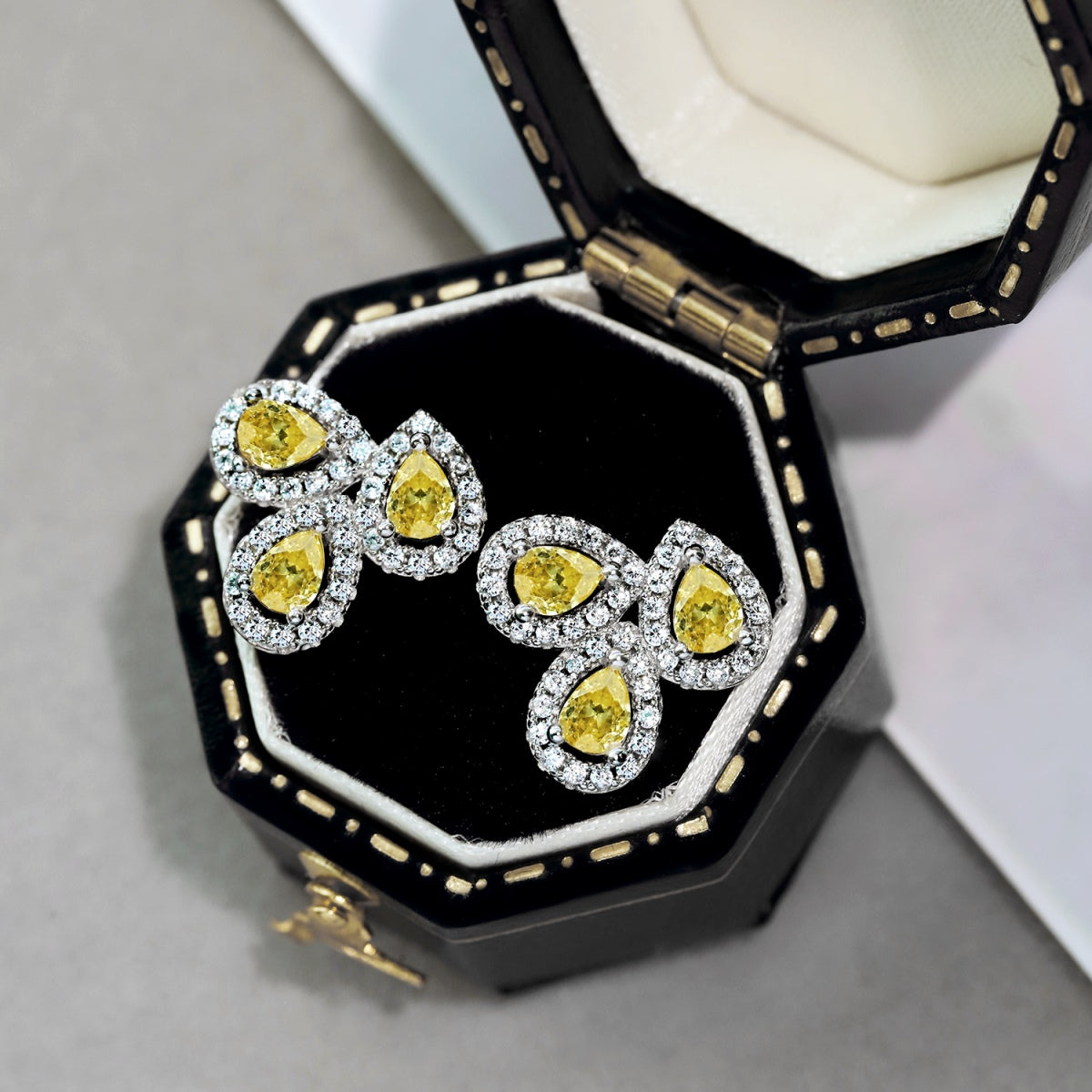 [Lumi Jewelry]Ornate Flower Shape Pear Cut Lover Earrings