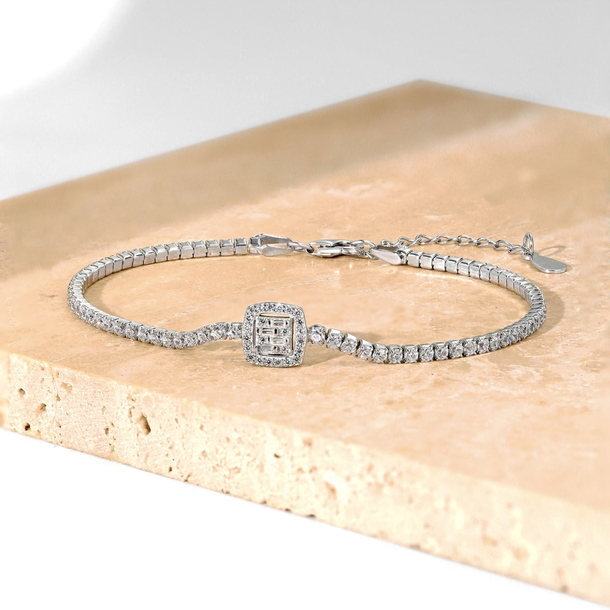 [Lumi Jewelry]Luxurious Dazzling Square Shape Banquet Bracelet
