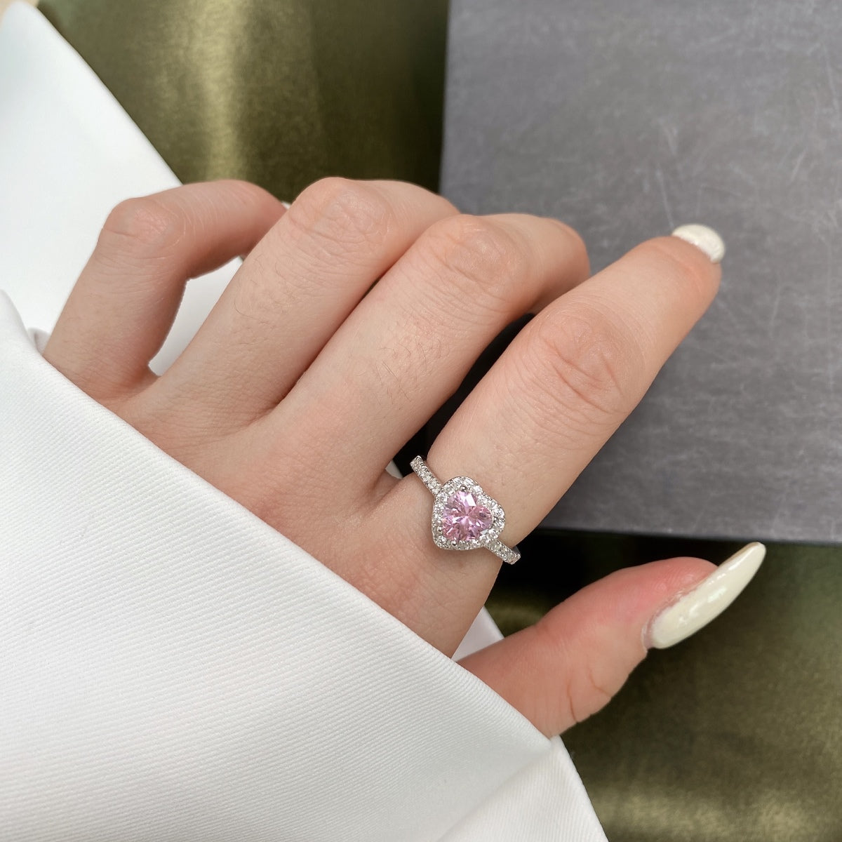 [Lumi Jewelry]Eternity Splashy Romantic Heart Shape Lover Ring