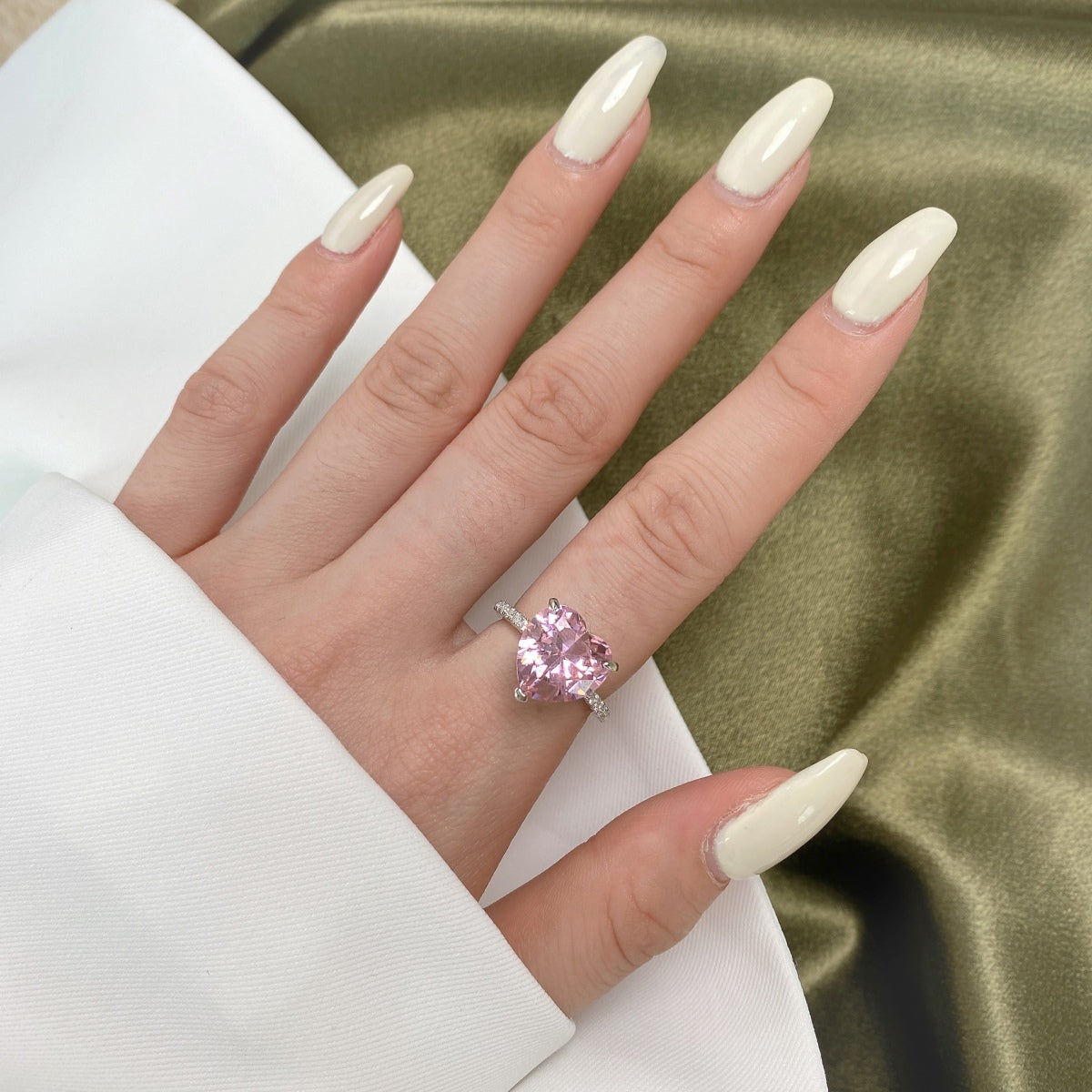 [Lumi Jewelry]6.0 Carat Luxurious Sparkling Romantic Heart Cut Lover Ring