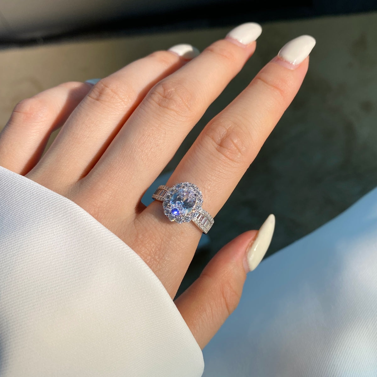 [Lumi Jewelry]1.5 Carat Dazzling Charming Oval Cut Banquet Ring