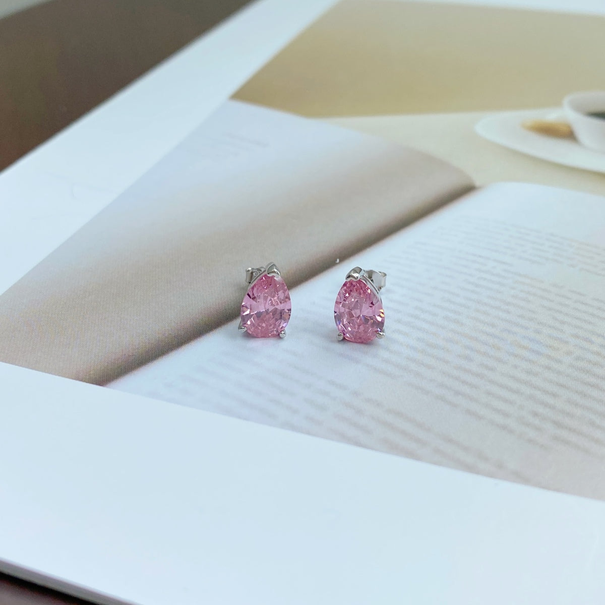 [Lumi Jewelry]Ornate Water Drop Shape Earrings