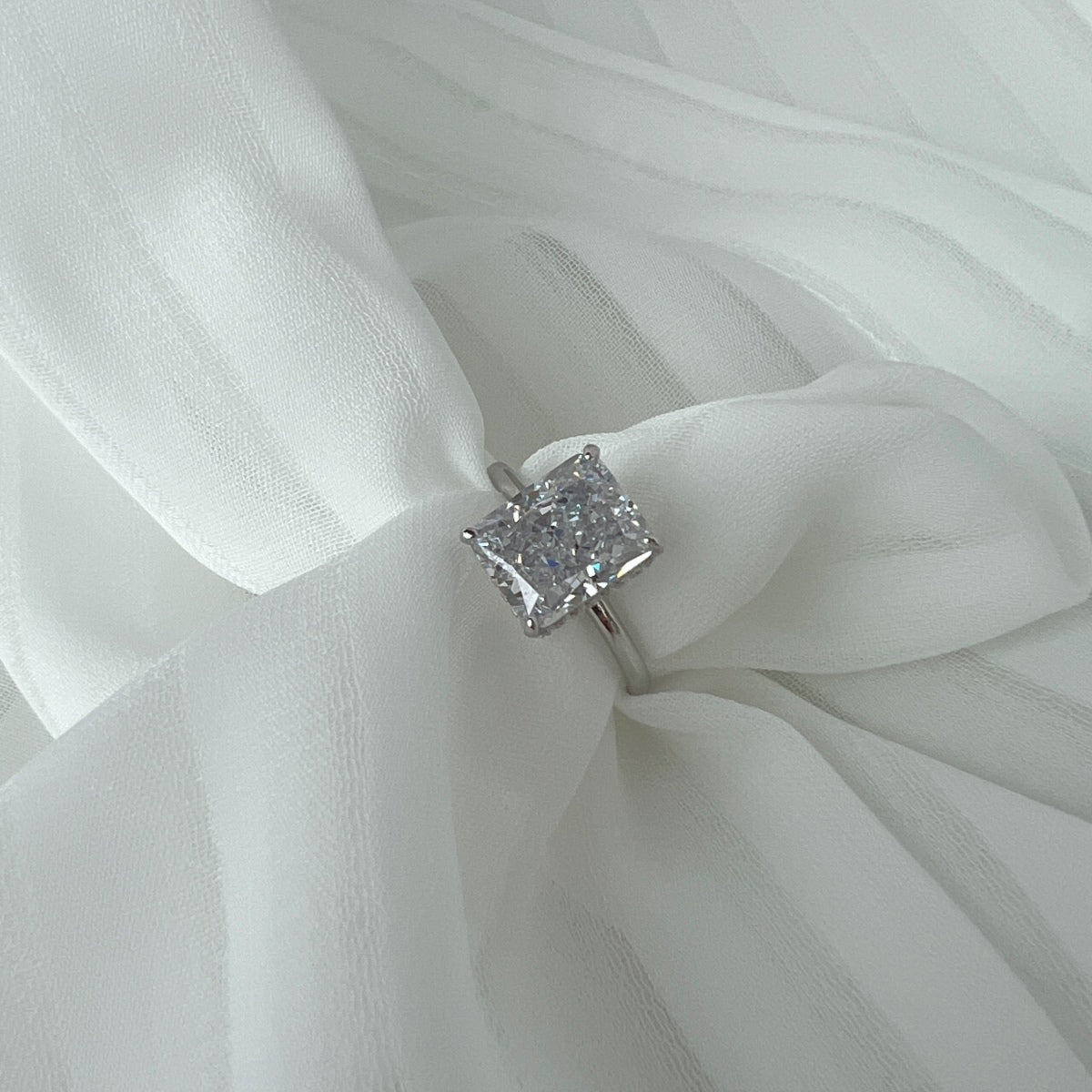 [Lumi Jewelry]4.0 Carat Ornate Enchanting Radiand Cut Banquet Ring