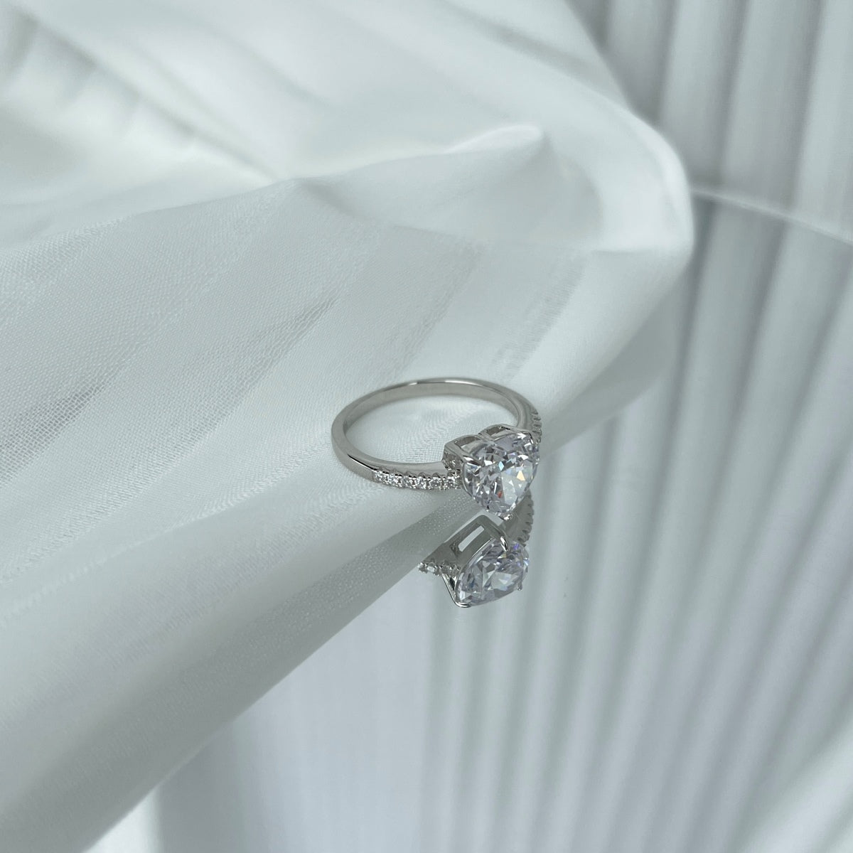 [Lumi Jewelry]2.0 Carat Dazzling Lustrous Heart Cut Lover Ring