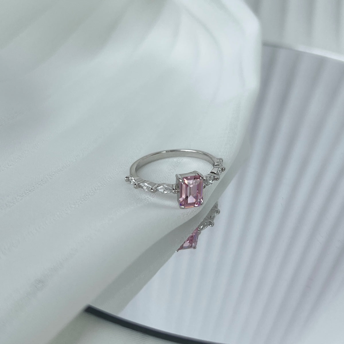 [Lumi Jewelry]1.0 Carat Dainty Resplendent Radiant Cut Daily Ring