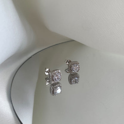 [Lumi Jewelry]Classic Round Center Stone Stud Earrings