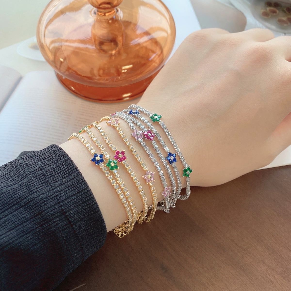 [Lumi Jewelry]Sparkling Flower Shape Tennis Bracelet