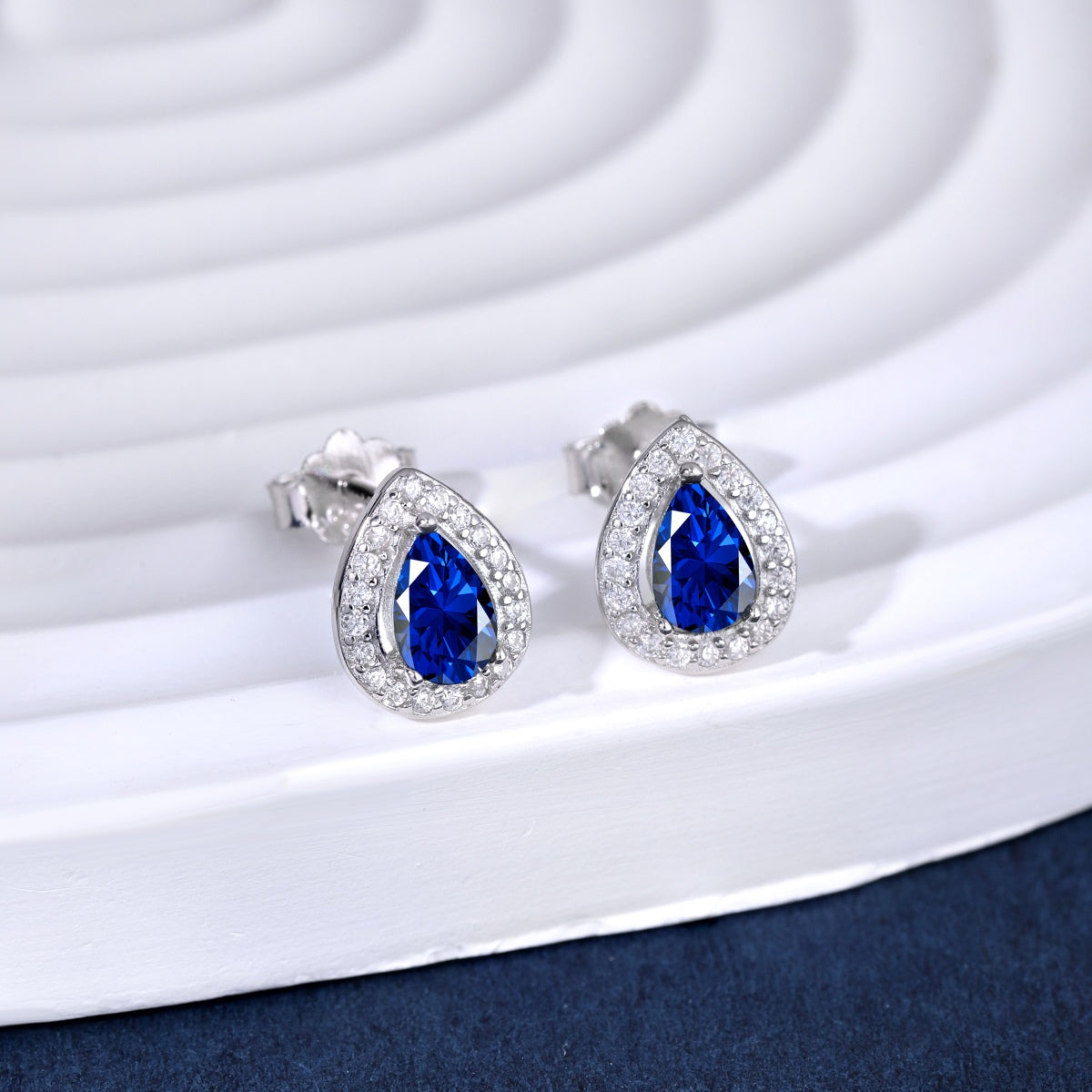 [Lumi Jewelry]Luxurious Water Drop Shape Earrings