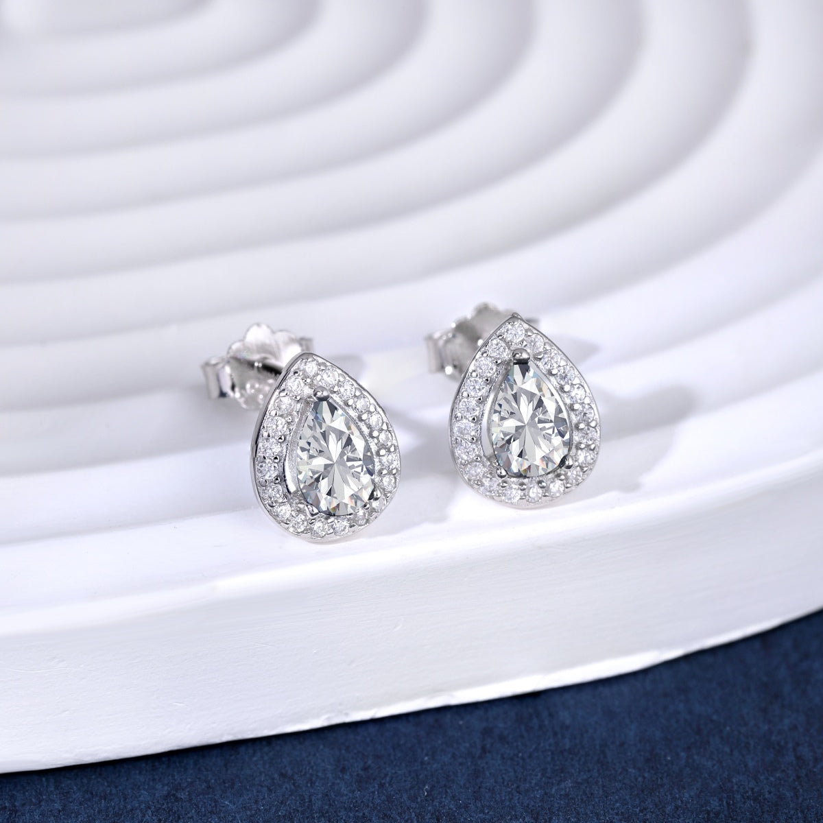 [Lumi Jewelry]Luxurious Water Drop Shape Earrings