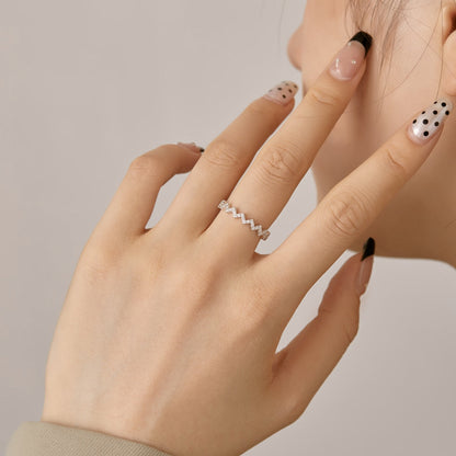 [Lumi Jewelry]Delicate Enchanting Wave Shape Daily Ring