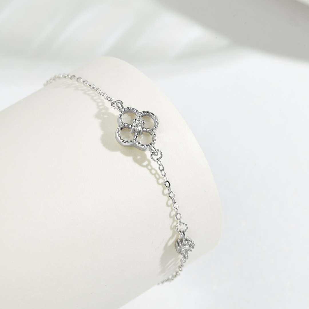 [Lumi Jewelry]Delicate Four Leaf Clover Bracelet