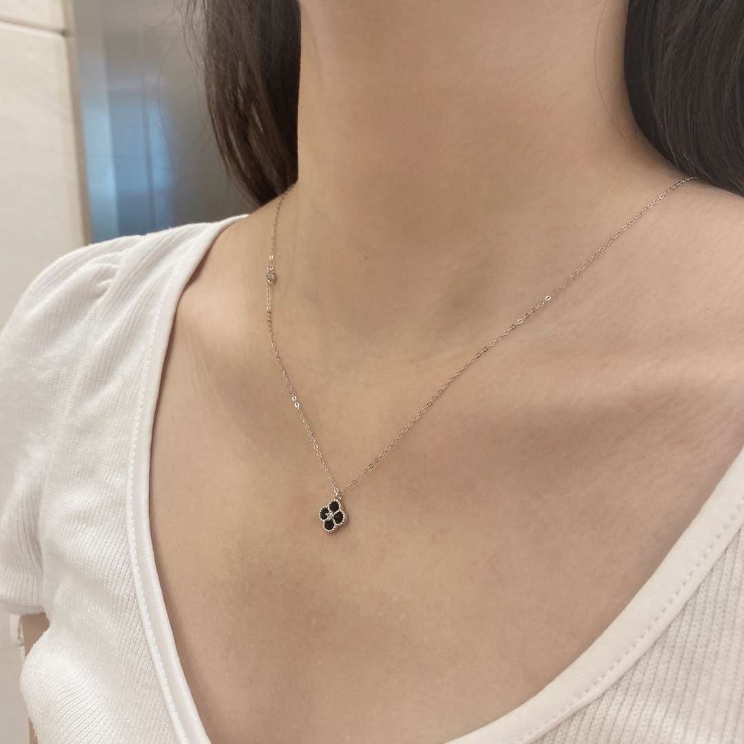 [Lumi Jewelry]Delicate Flower Shape Necklace