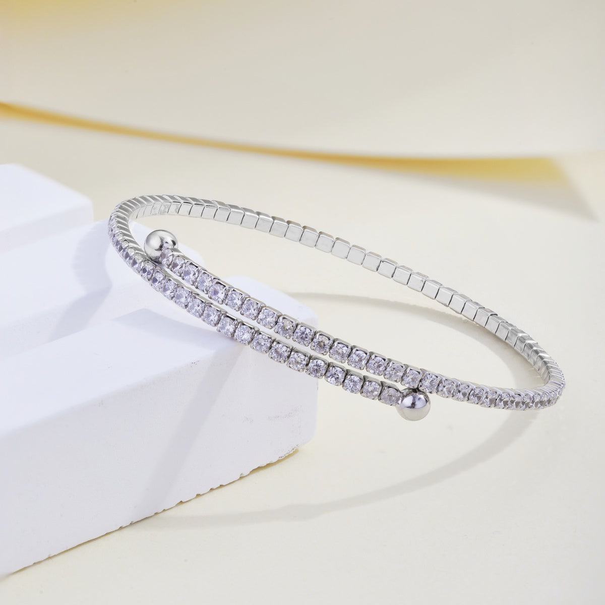 [Lumi Jewelry]Row of Diamonds Round Fashion Bracelet