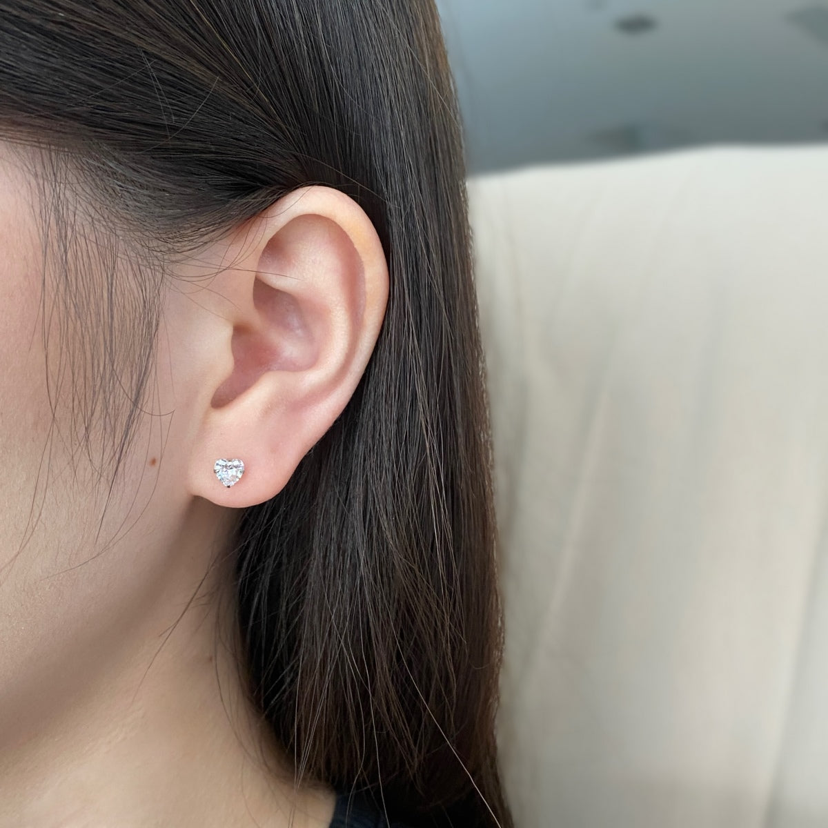 [Lumi Jewelry]Sparkling Heart Shaped Simple Earrings