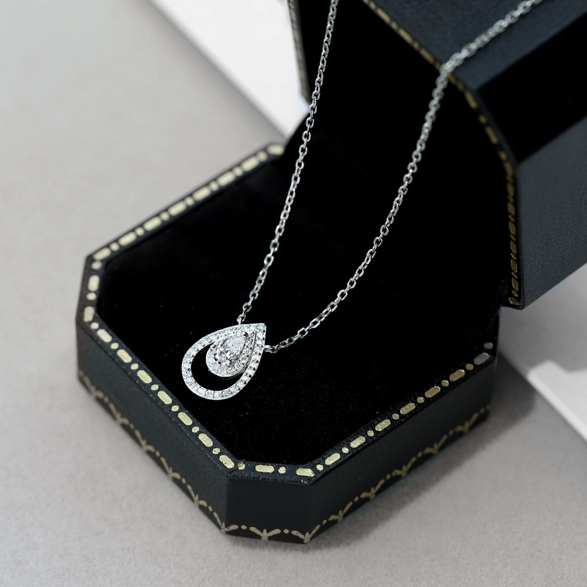 [Lumi Jewelry]Sparkling Pear Cut Necklace
