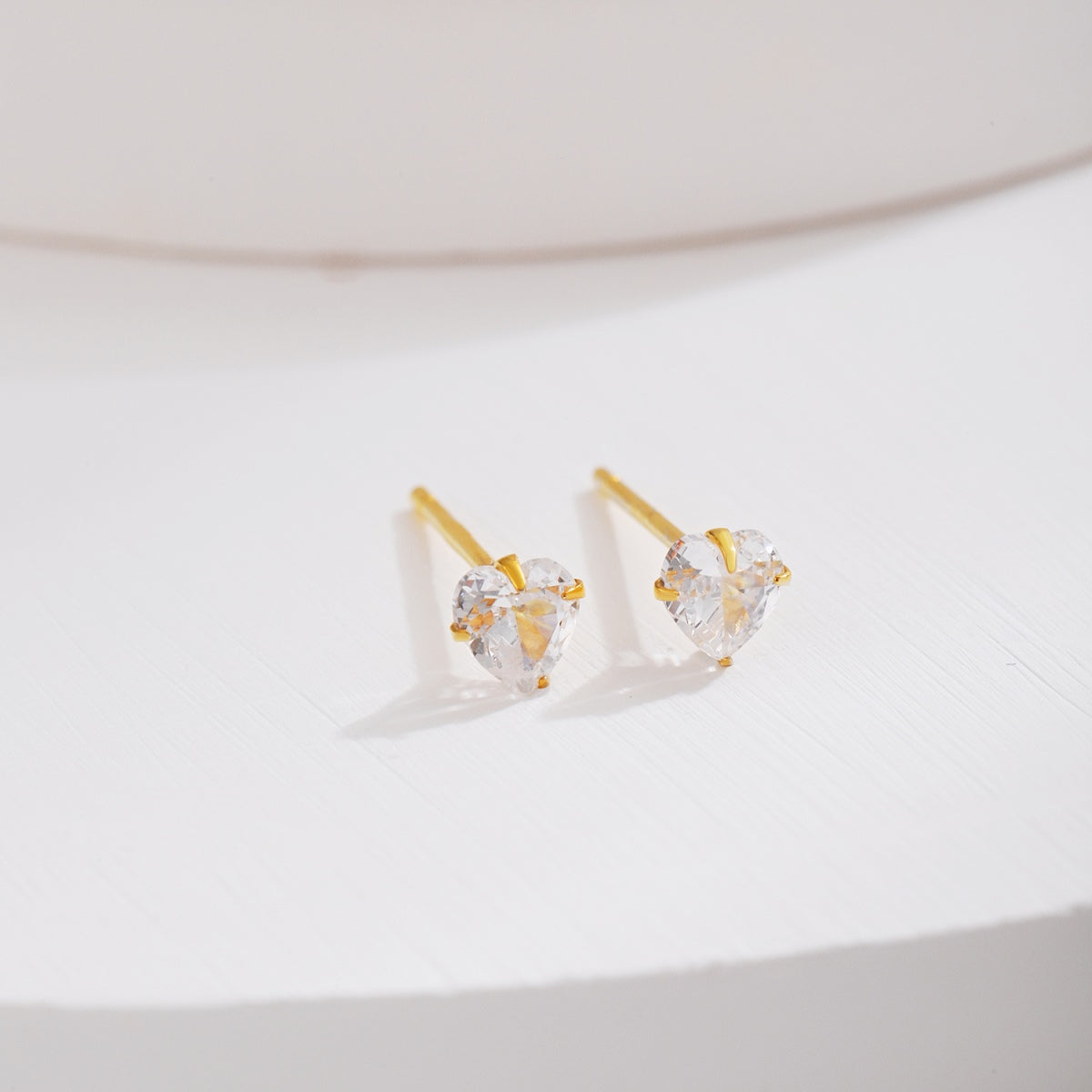 [Lumi Jewelry]Sparkling Heart Shaped Simple Earrings