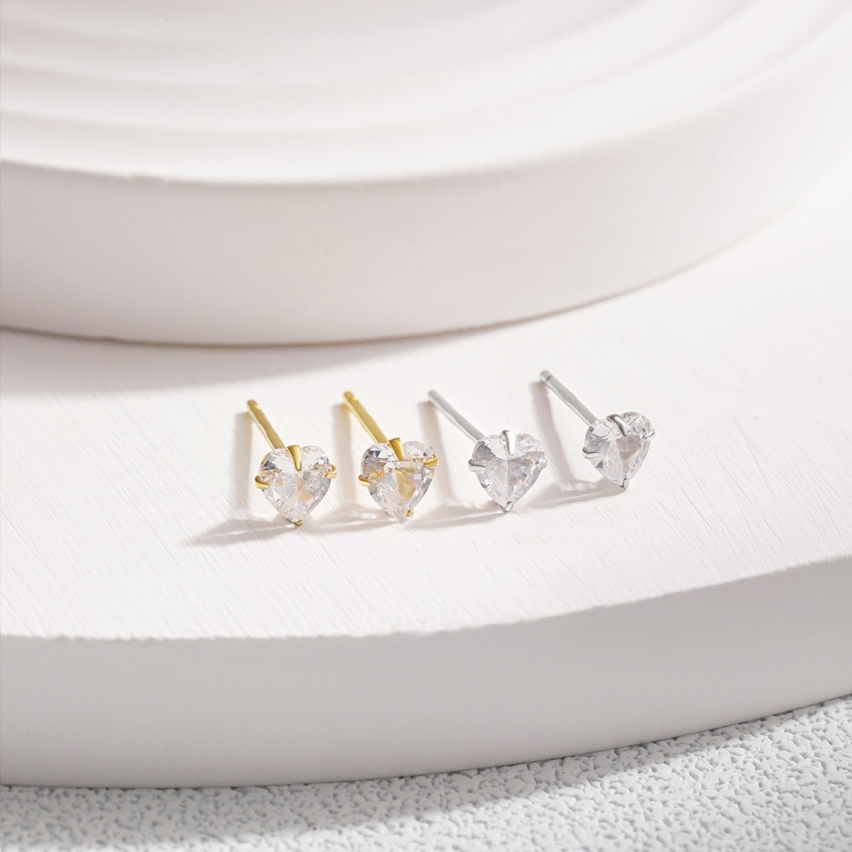 [Lumi Jewelry]Sparkling Heart Shaped Simple Earrings