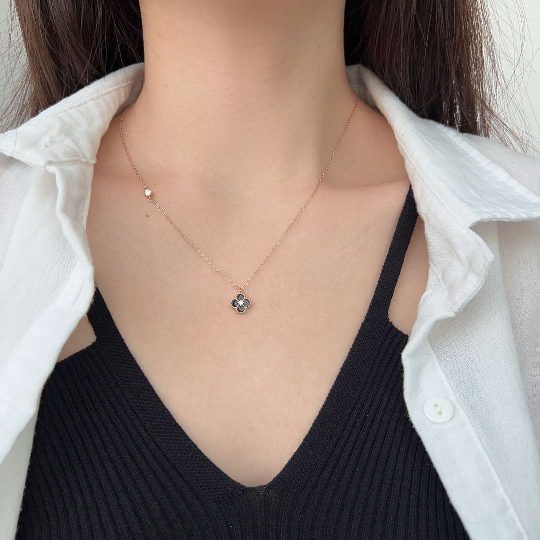[Lumi Jewelry]Delicate Flower Shape Necklace