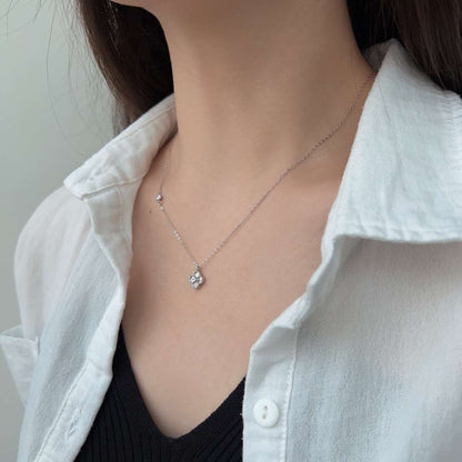 [Lumi Jewelry]Delicate Flower Shape Necklace