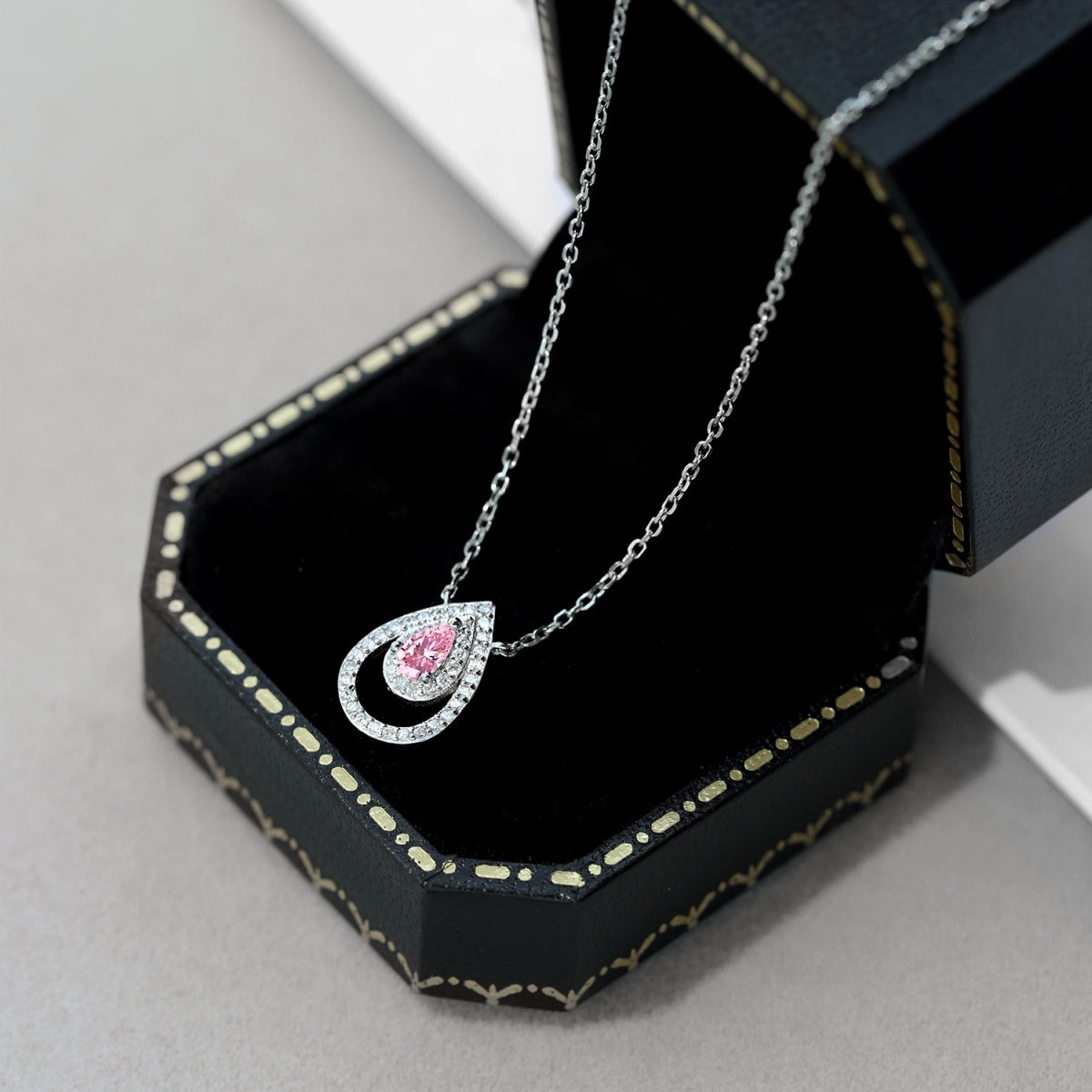 [Lumi Jewelry]Sparkling Pear Cut Necklace