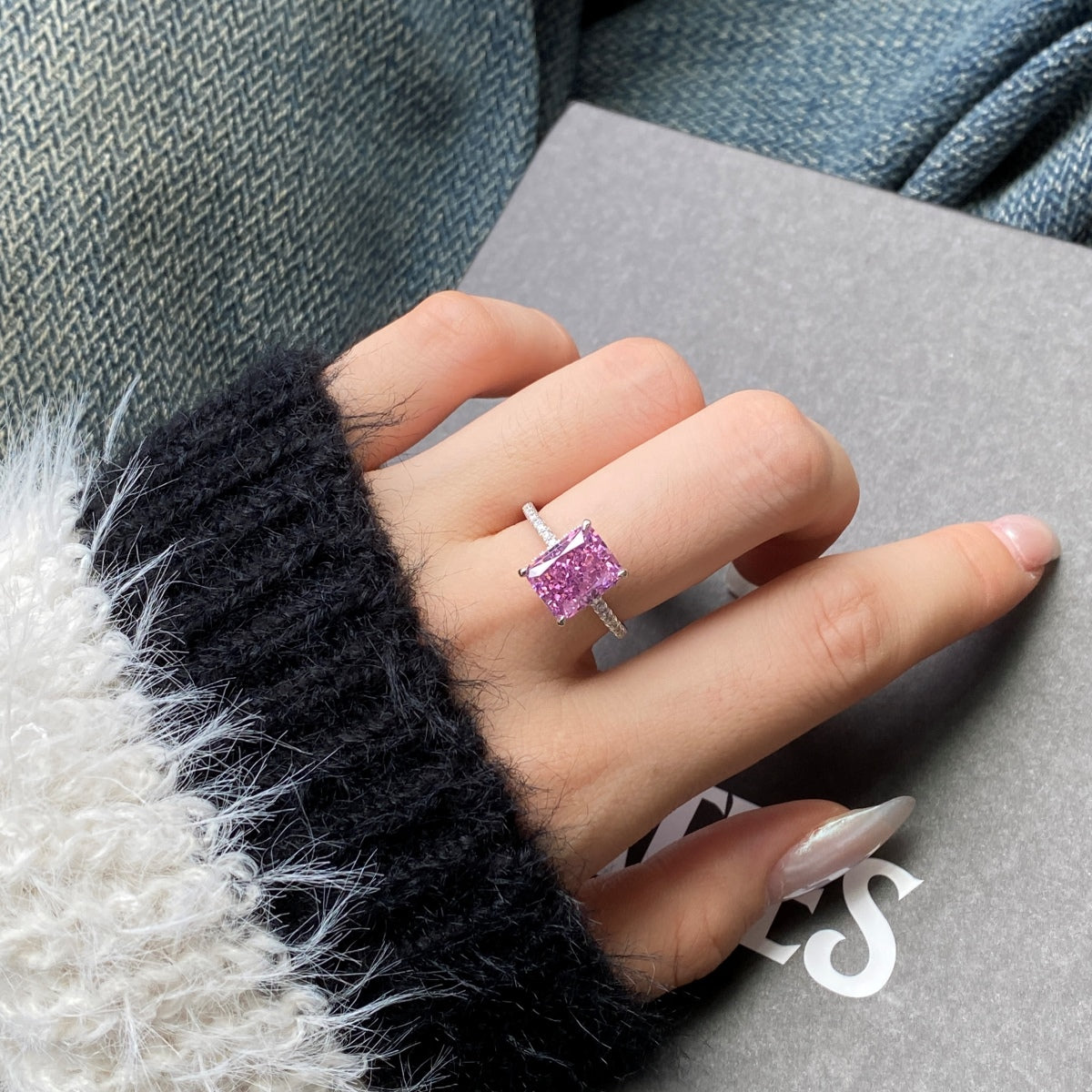[Lumi Jewelry]4.0 Carat Luxurious Engagement Ring