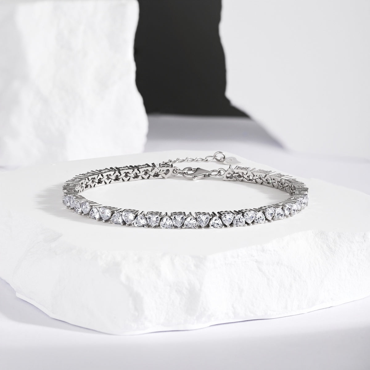 [Lumi Jewelry]Dazzling Romantic Heart Shape Lover Bracelet