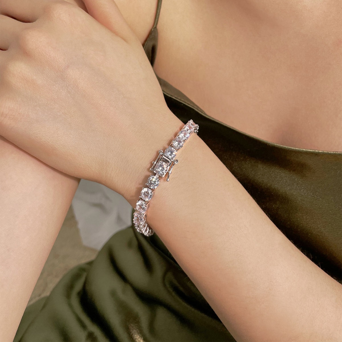 [Lumi Jewelry]0.75 Carat Dazzling Round Cut Wedding Bracelet