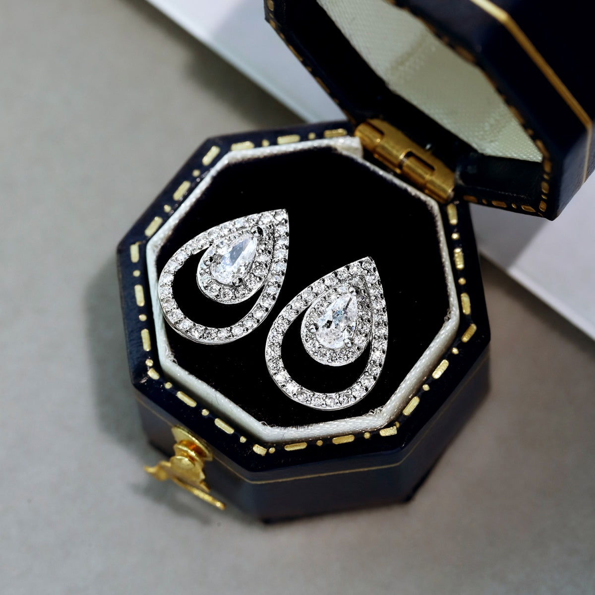 [Lumi Jewelry]Sparkling Delicate Water Drop Shape Daily Earrings