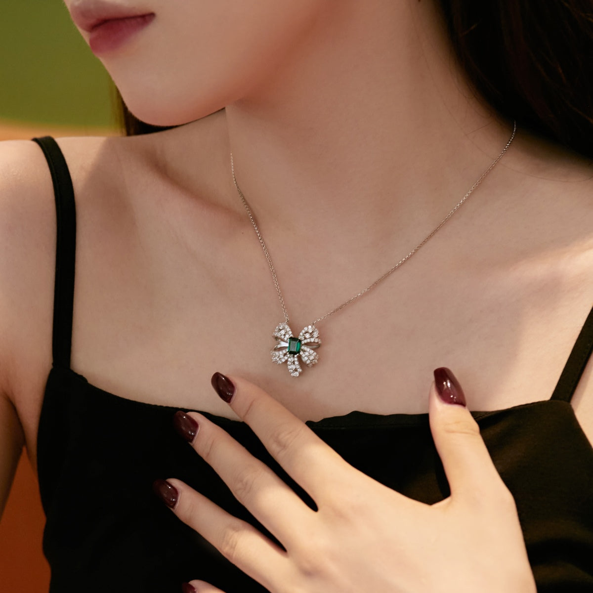 [Lumi Jewelry]Luxurious Flower Shape Emerald Cut Necklace