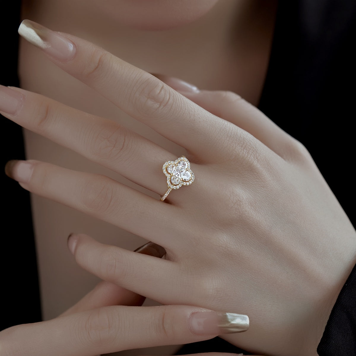 [Lumi Jewelry]Luxurious Eternity Flower Shape Banquet Ring