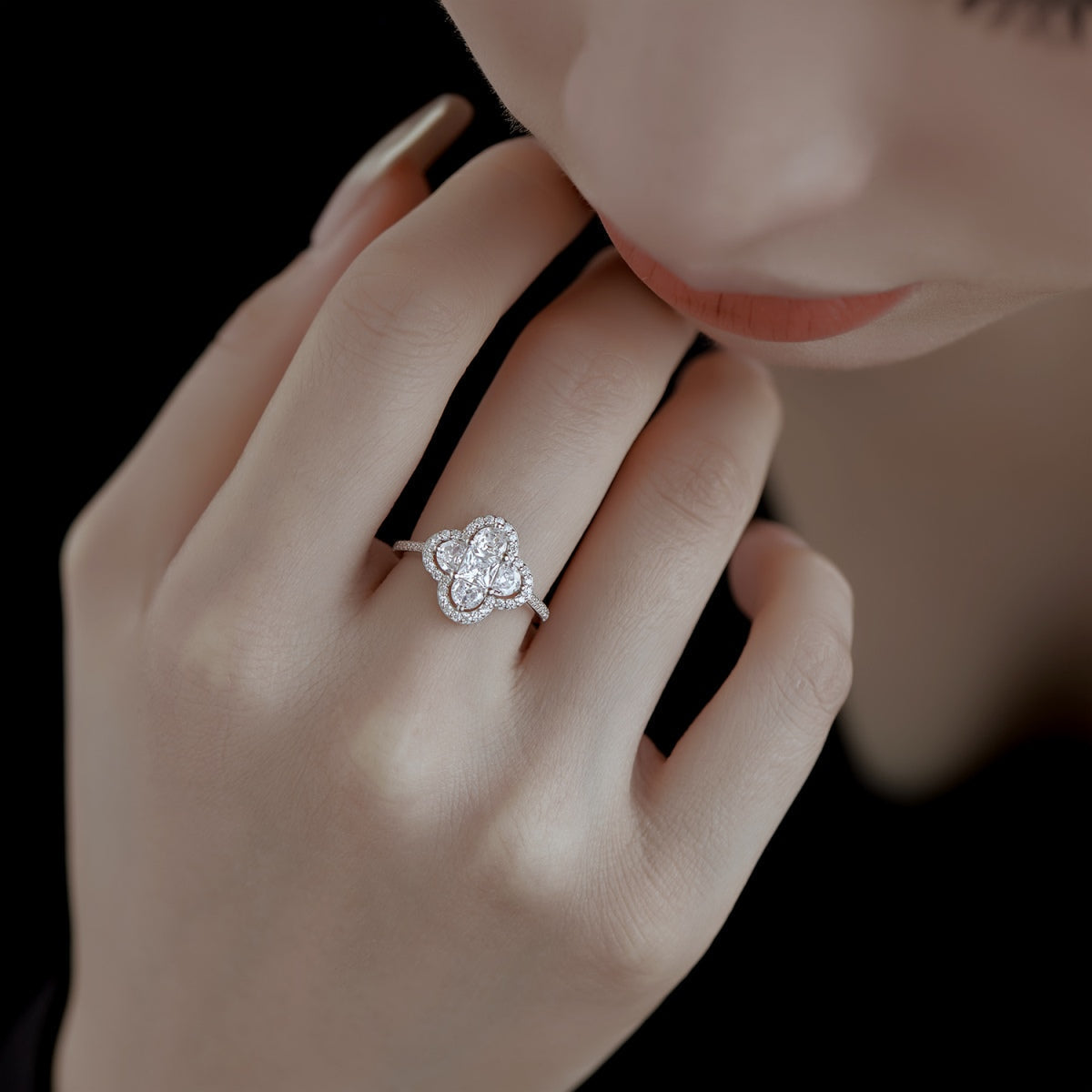 [Lumi Jewelry]Luxurious Eternity Flower Shape Banquet Ring