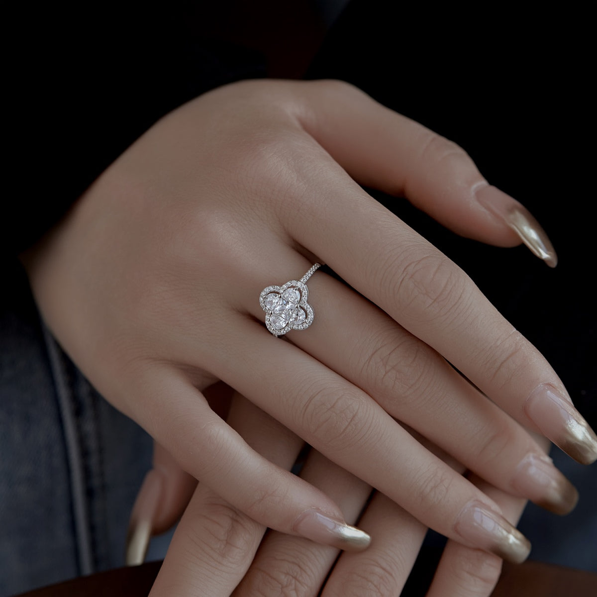[Lumi Jewelry]Luxurious Eternity Flower Shape Banquet Ring